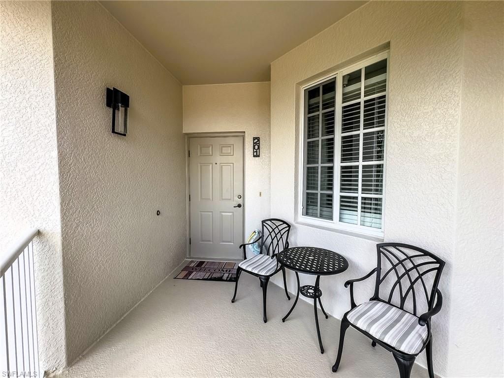 19400 Cromwell Ct, Unit 201, Fort Myers, FL 33912 Photo