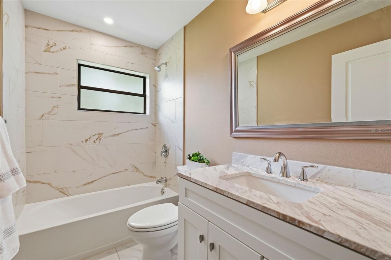 7101 Fairway Bend Circle, Sarasota, FL 34243 Photo