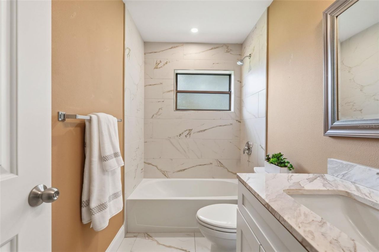 7101 Fairway Bend Circle, Sarasota, FL 34243 Photo
