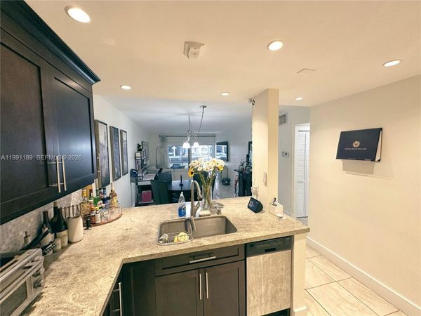 450 Paradise Isle Blvd, Unit 102, Hallandale Beach, FL 33009