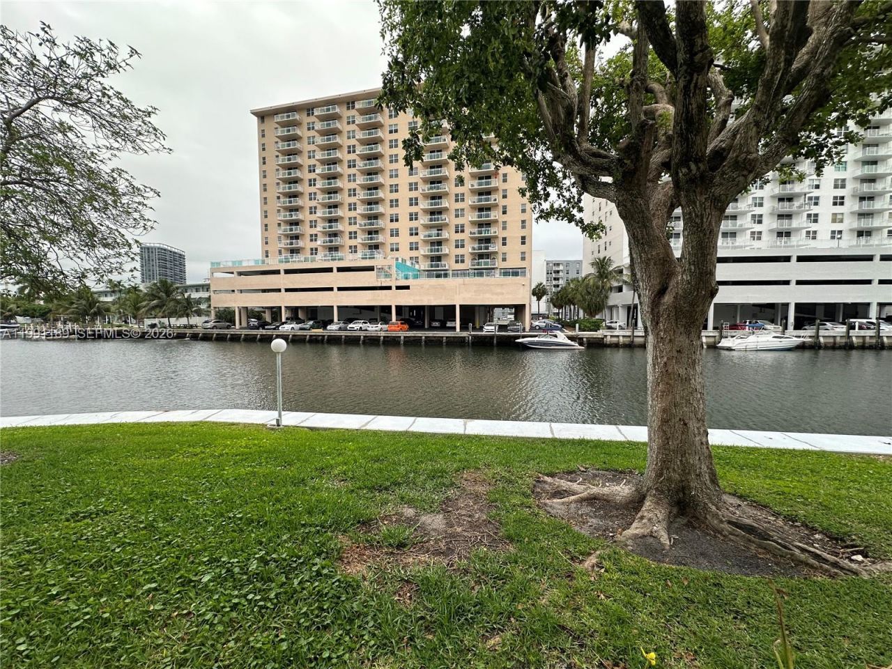 450 Paradise Isle Blvd, Unit 102, Hallandale Beach, FL 33009 Photo