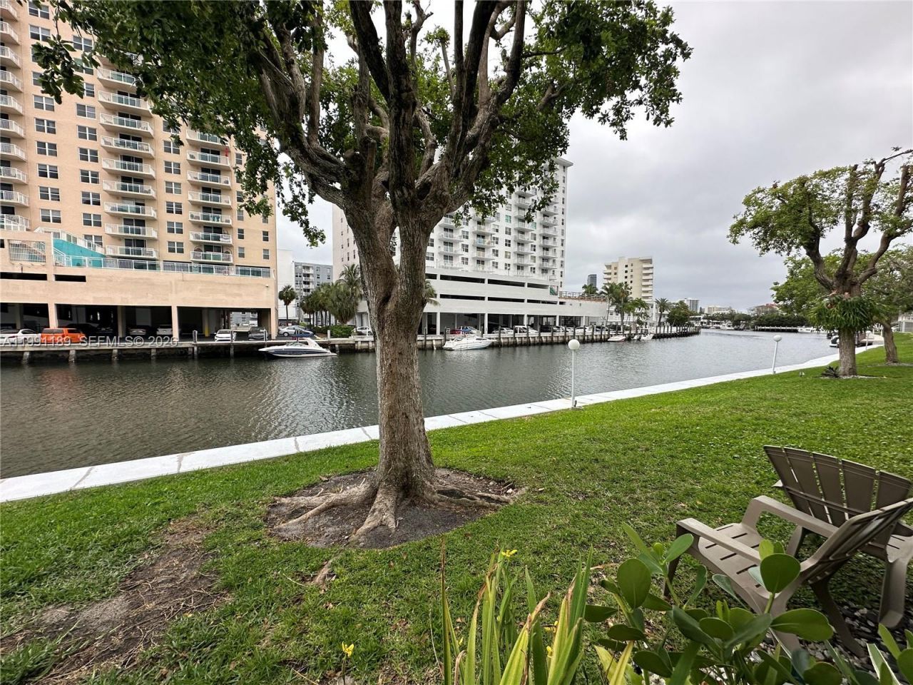 450 Paradise Isle Blvd, Unit 102, Hallandale Beach, FL 33009 Photo