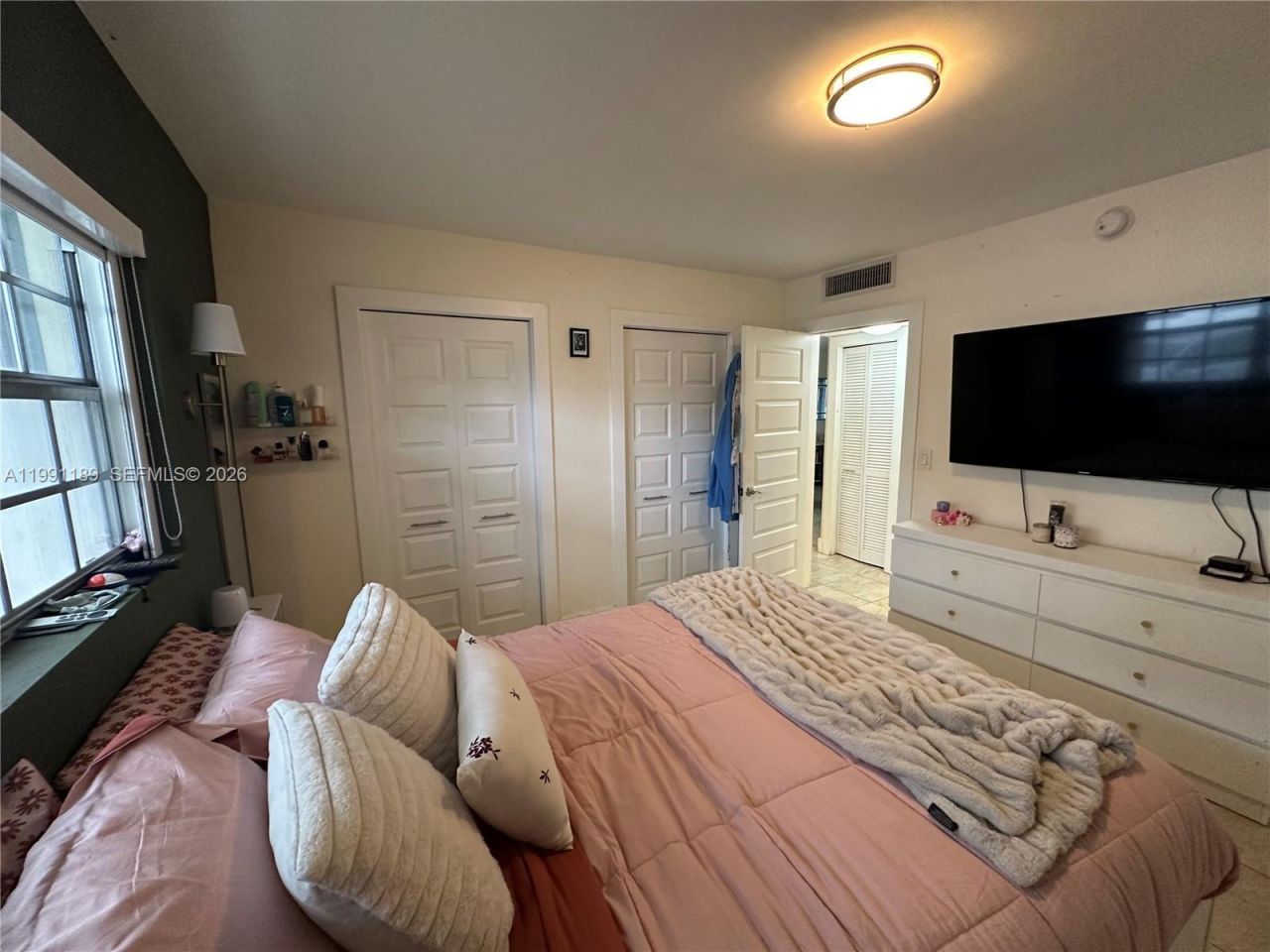 450 Paradise Isle Blvd, Unit 102, Hallandale Beach, FL 33009 Photo