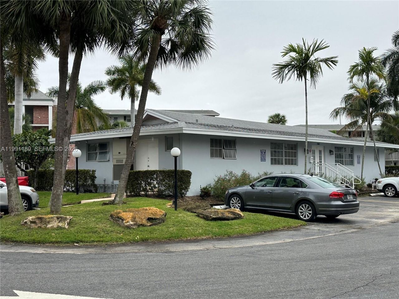 450 Paradise Isle Blvd, Unit 102, Hallandale Beach, FL 33009 Photo