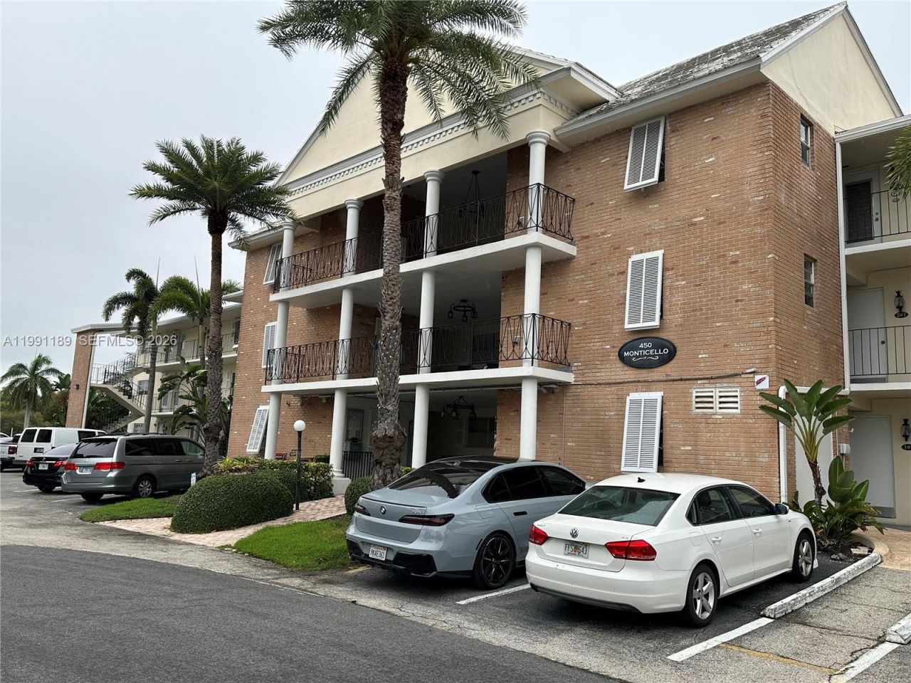 450 Paradise Isle Blvd, Unit 102, Hallandale Beach, FL 33009 Photo