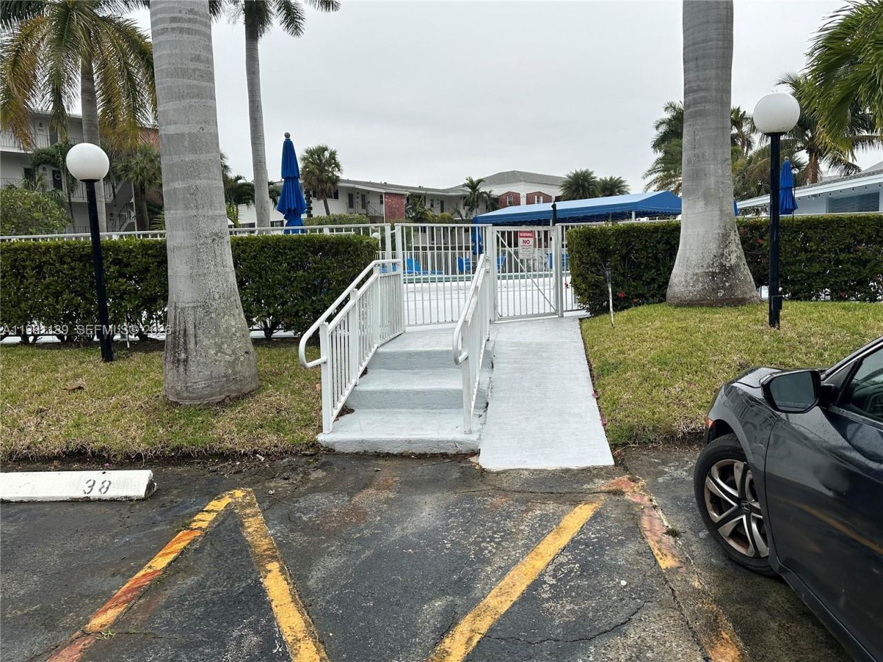 450 Paradise Isle Blvd, Unit 102, Hallandale Beach, FL 33009 Photo