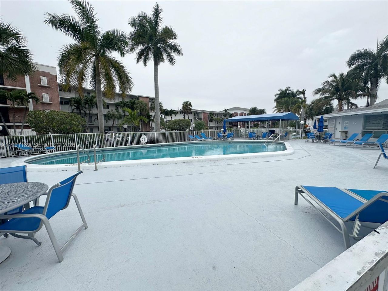 450 Paradise Isle Blvd, Unit 102, Hallandale Beach, FL 33009 Photo