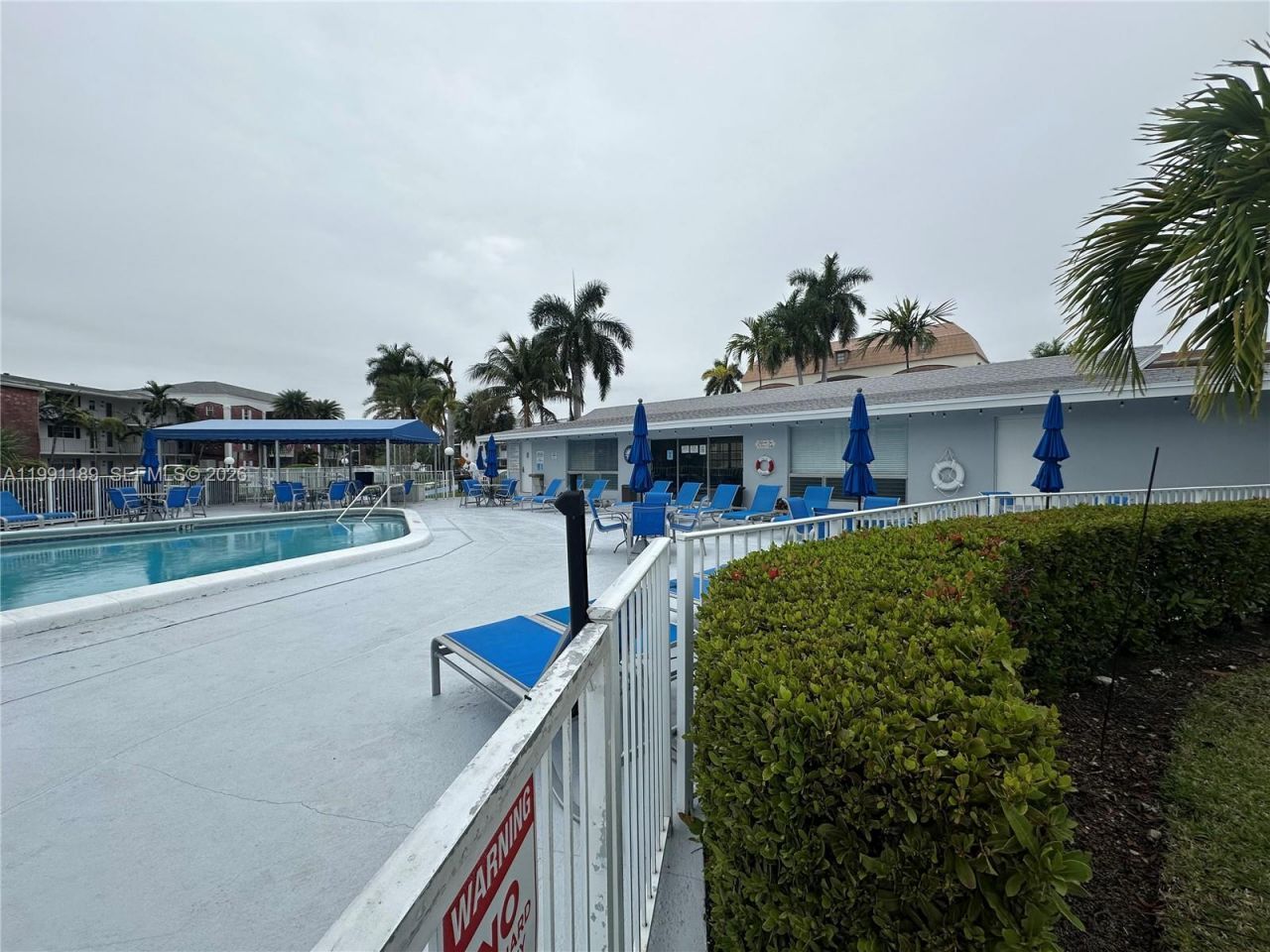 450 Paradise Isle Blvd, Unit 102, Hallandale Beach, FL 33009 Photo