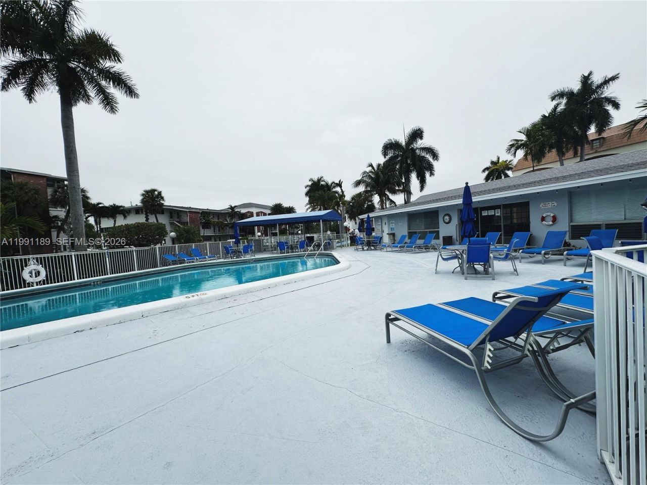 450 Paradise Isle Blvd, Unit 102, Hallandale Beach, FL 33009 Photo
