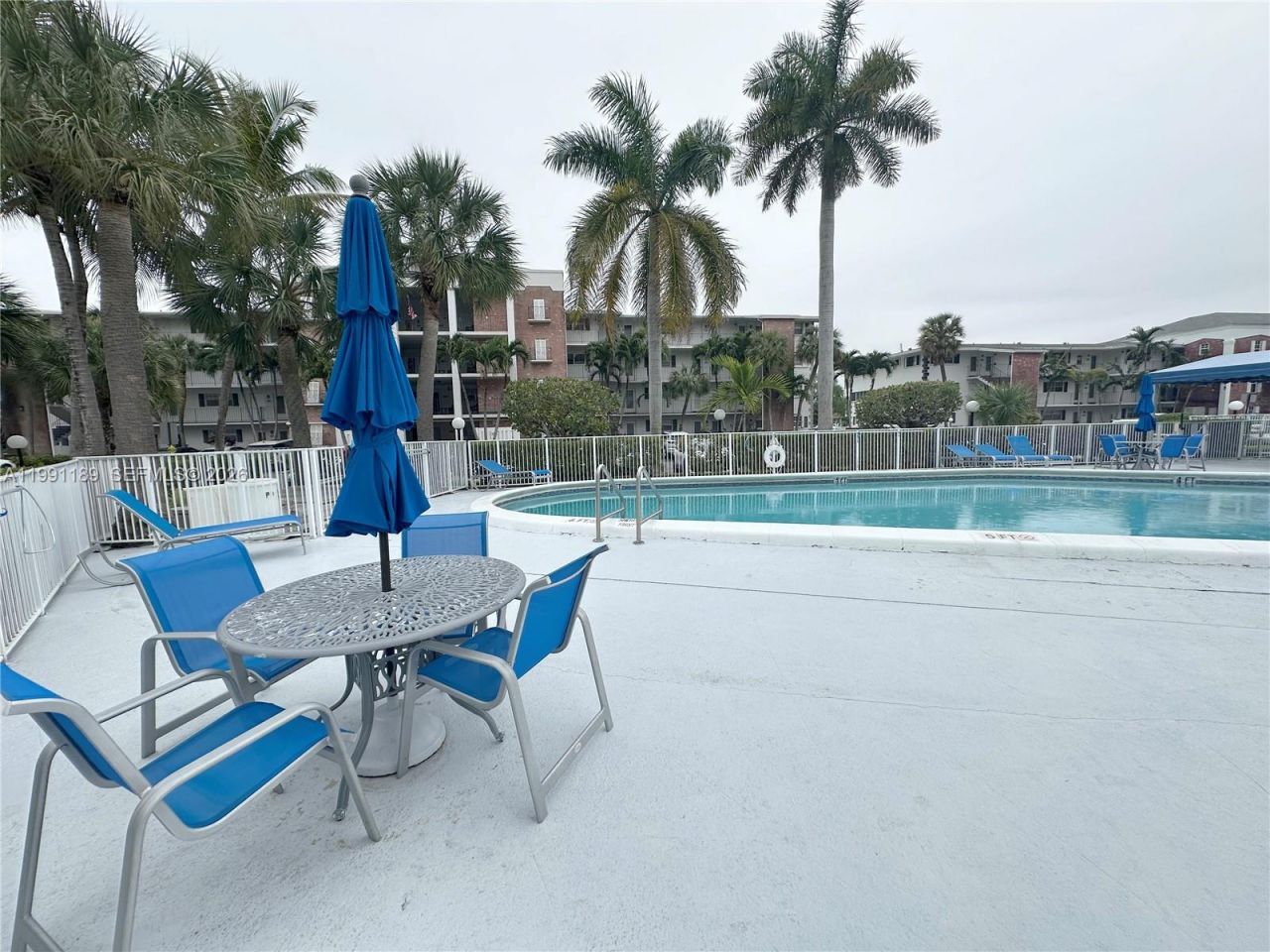 450 Paradise Isle Blvd, Unit 102, Hallandale Beach, FL 33009 Photo