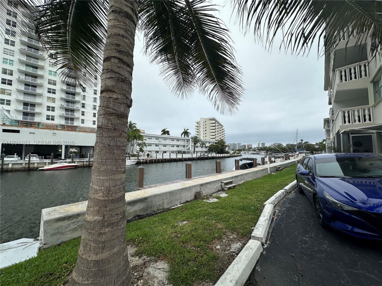 450 Paradise Isle Blvd, Unit 102, Hallandale Beach, FL 33009 Photo