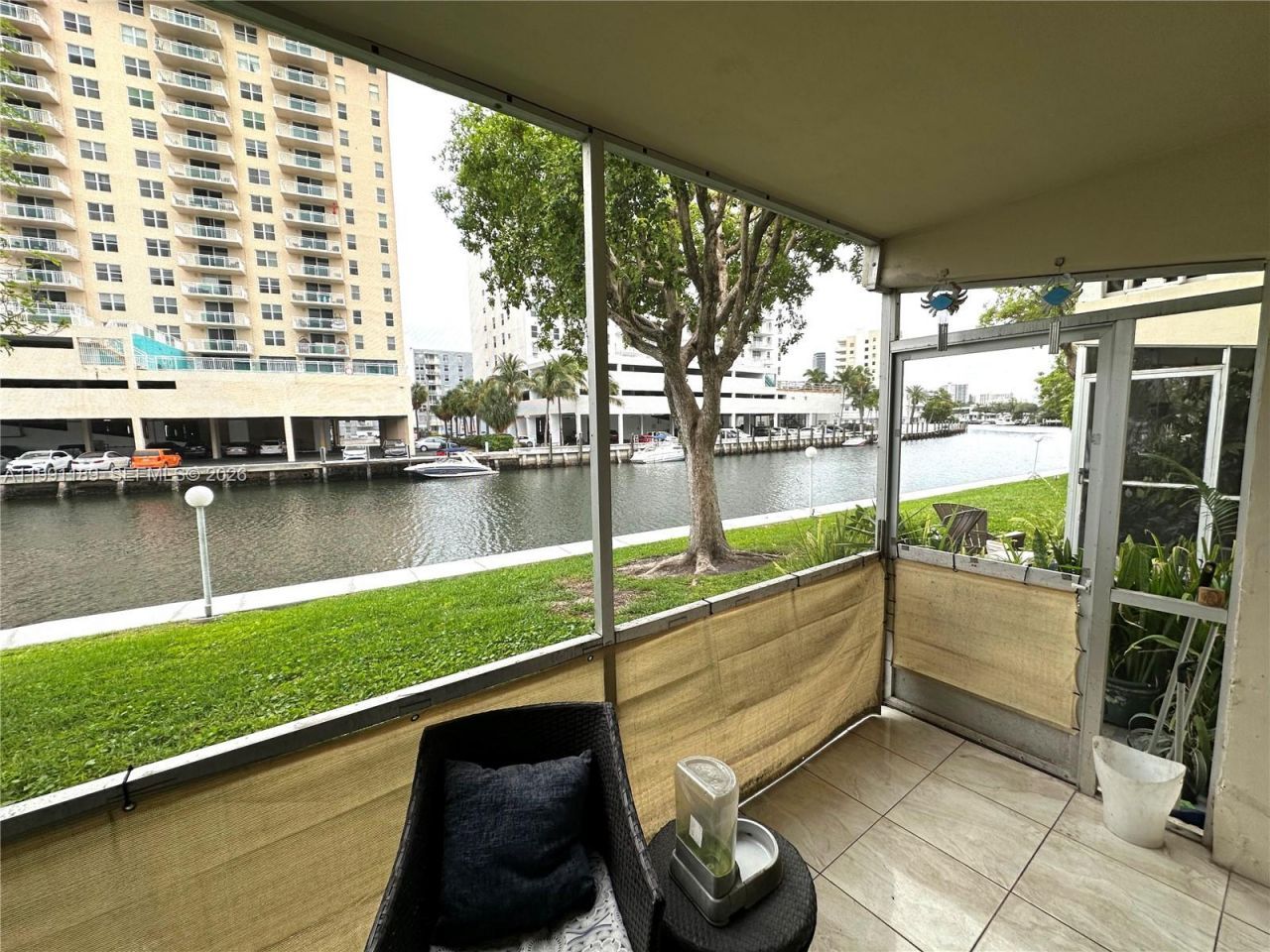 450 Paradise Isle Blvd, Unit 102, Hallandale Beach, FL 33009 Photo