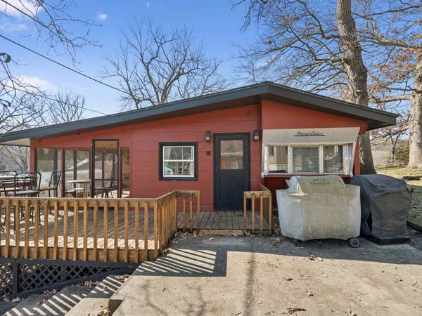 22250 260 Street, Delhi, IA 52223