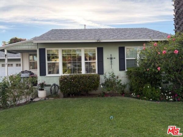 7713 Genesta Avenue, Lake Balboa, CA 91406