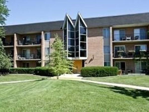 1056 N Mill Street, Unit 304, Naperville, IL 60563