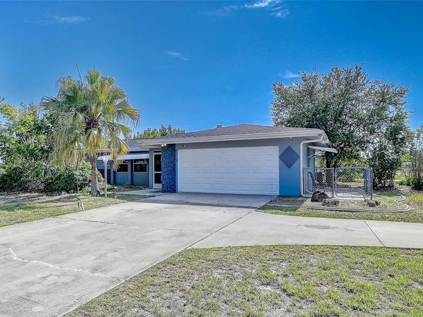 1678 COUNTRY CLUB PARKWAY , LEHIGH ACRES, FL 33936