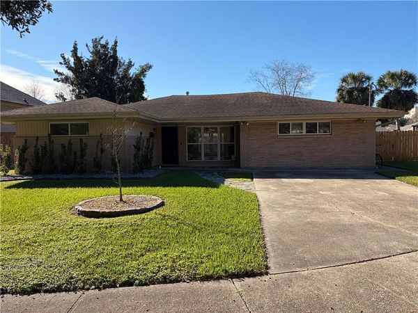 6034 CHAMBARLAIN Drive, New Orleans, LA 70122