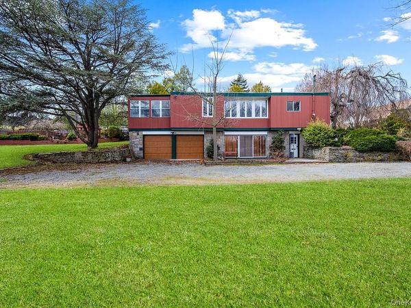 11 Valley View Road , Great Neck, NY 11021