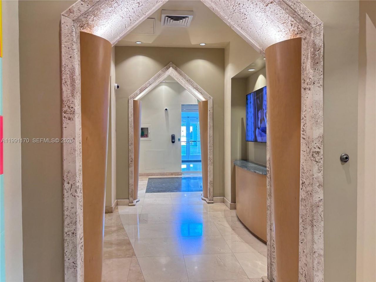 400 S Pointe Dr , Unit 408, Miami Beach, FL 33139 Photo