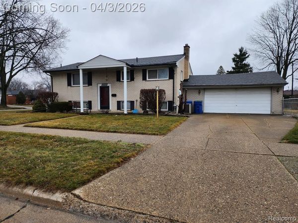 27592 STRATHMOOR Drive, Warren, MI 48092