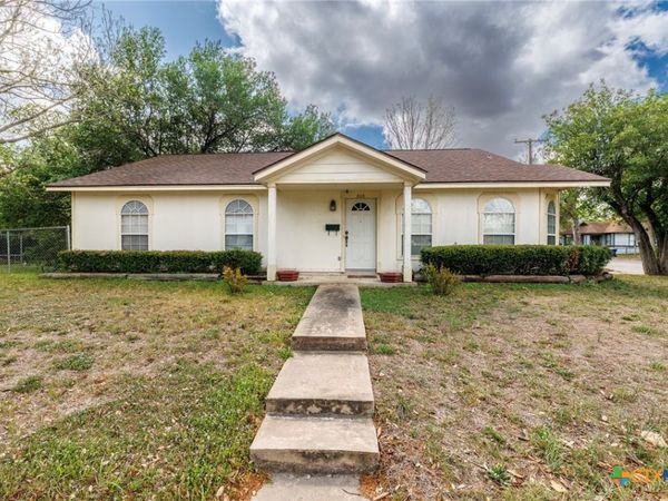 806 Saint Michael Street , Gonzales, TX 78629