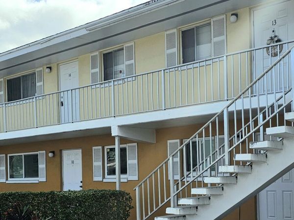 1501 Crescent Circle, Unit B10, West Palm Beach, FL 33403