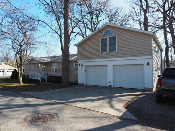 541 Oak Avenue, Lakeside, OH 43440