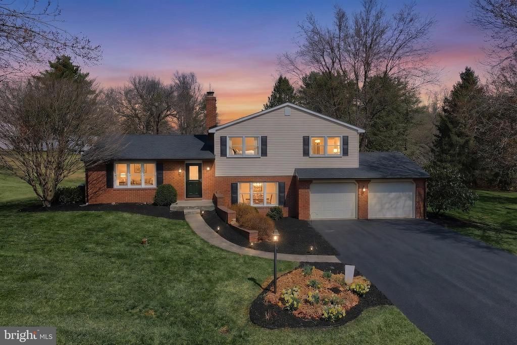 18 SHEFFIELD DRIVE, DILLSBURG, PA 17019