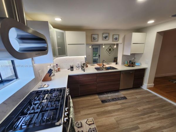 831 Plover Ave , Miami Springs, FL 33166