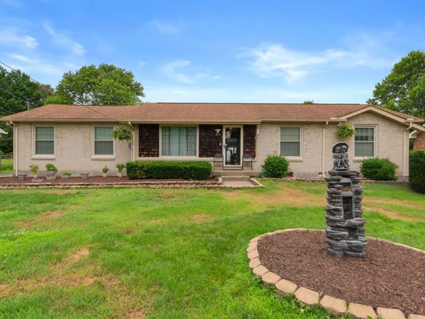 216 Southburn Dr , Hendersonville, TN 37075