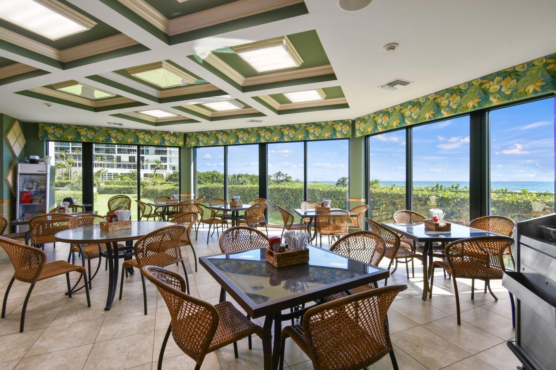 3000 N Ocean Drive, Unit 9h, Singer Island, FL 33404 Photo