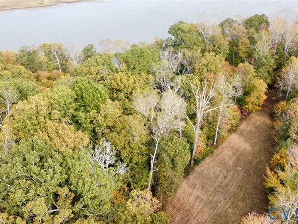 7 Scotland Landing Road , West Point, VA 23181