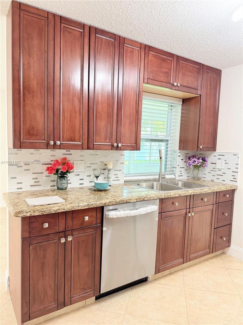 8581 NW 17th St, Plantation, FL 33322 Photo