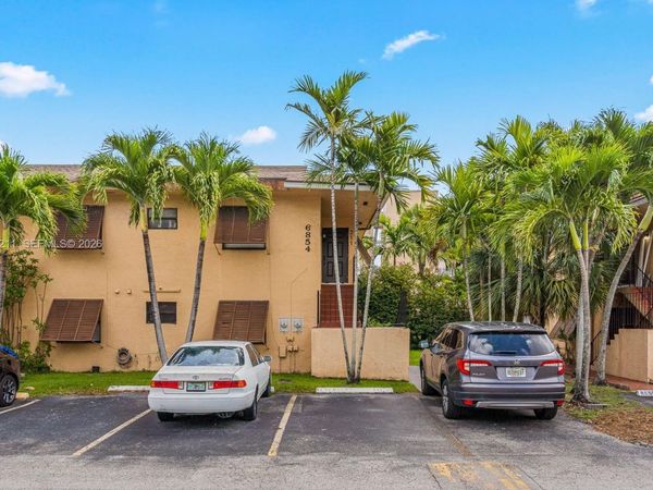 6854 NW 173rd Dr, Unit 210, Hialeah, FL 33015
