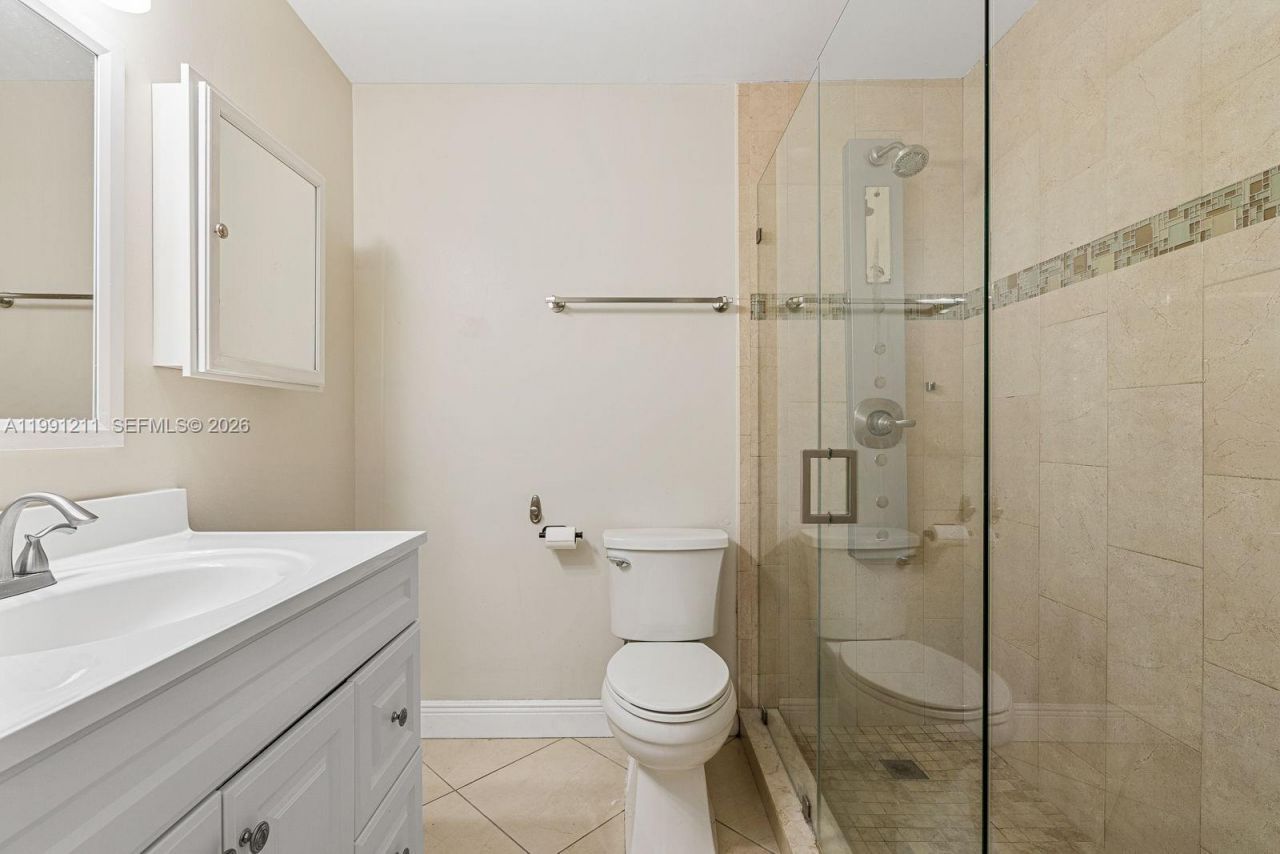 6854 NW 173rd Dr, Unit 210, Hialeah, FL 33015 Photo