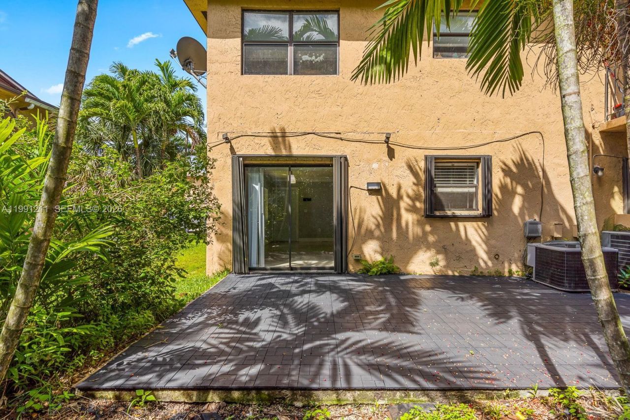 6854 NW 173rd Dr, Unit 210, Hialeah, FL 33015 Photo