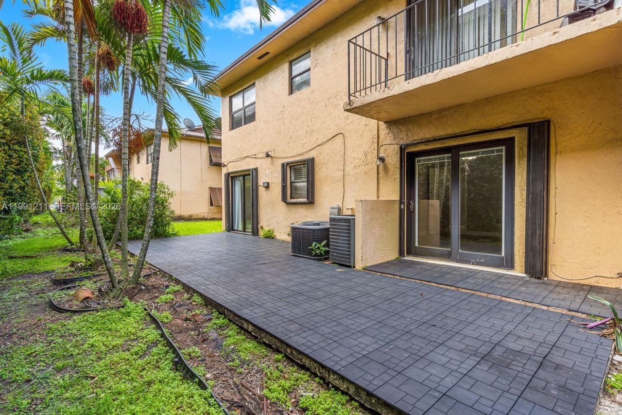 6854 NW 173rd Dr, Unit 210, Hialeah, FL 33015 Photo