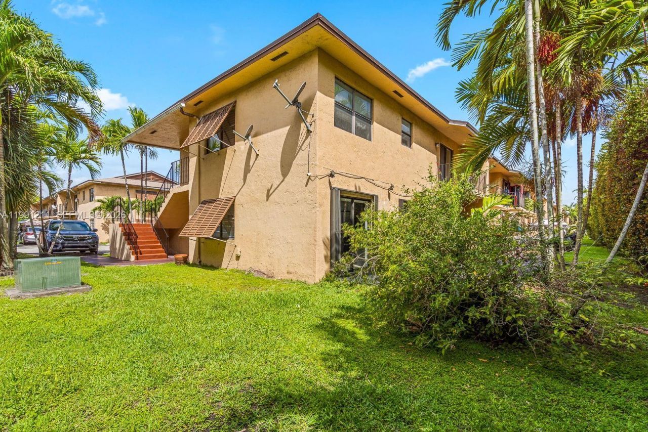 6854 NW 173rd Dr, Unit 210, Hialeah, FL 33015 Photo