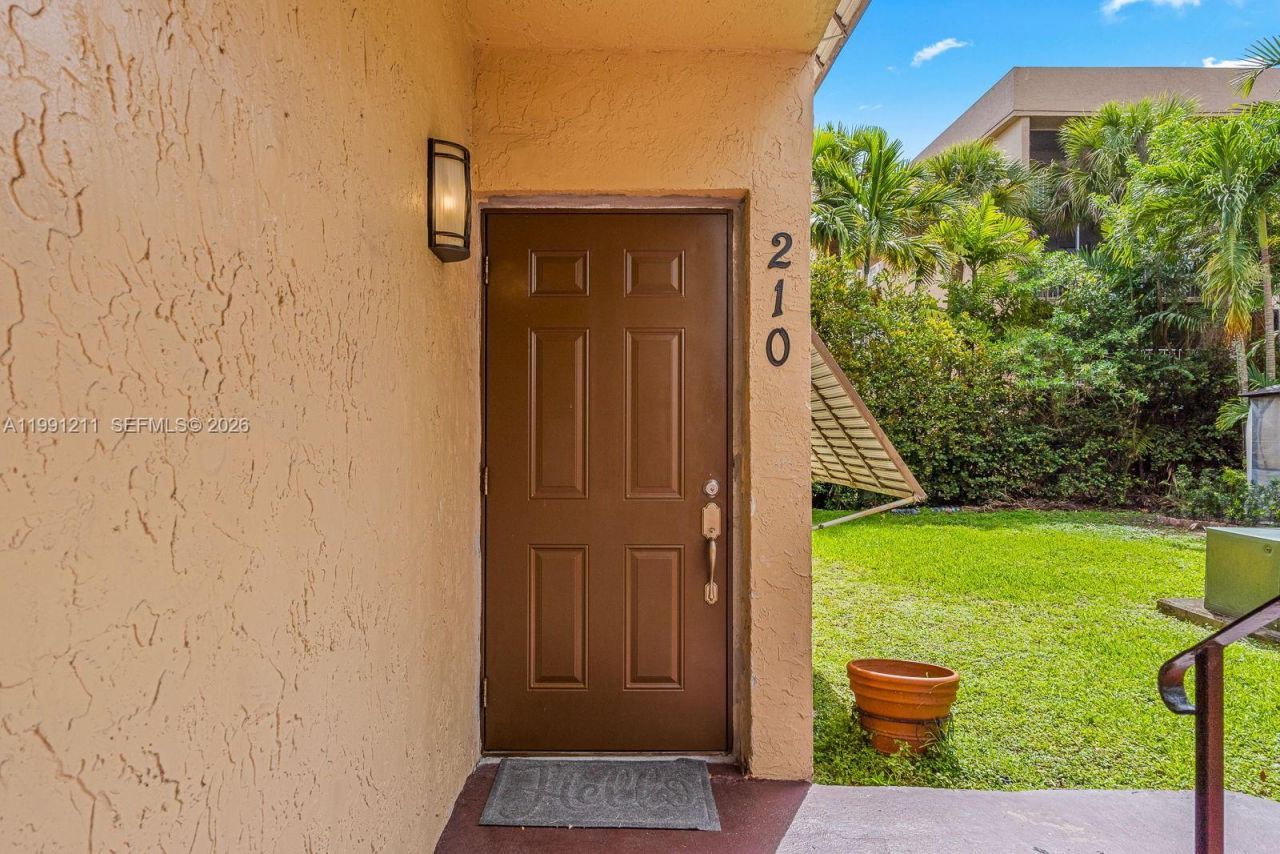 6854 NW 173rd Dr, Unit 210, Hialeah, FL 33015 Photo