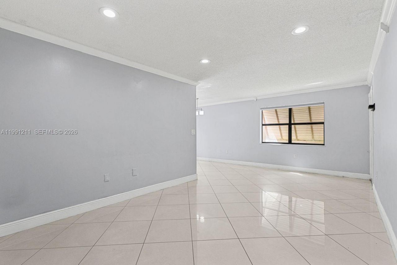 6854 NW 173rd Dr, Unit 210, Hialeah, FL 33015 Photo