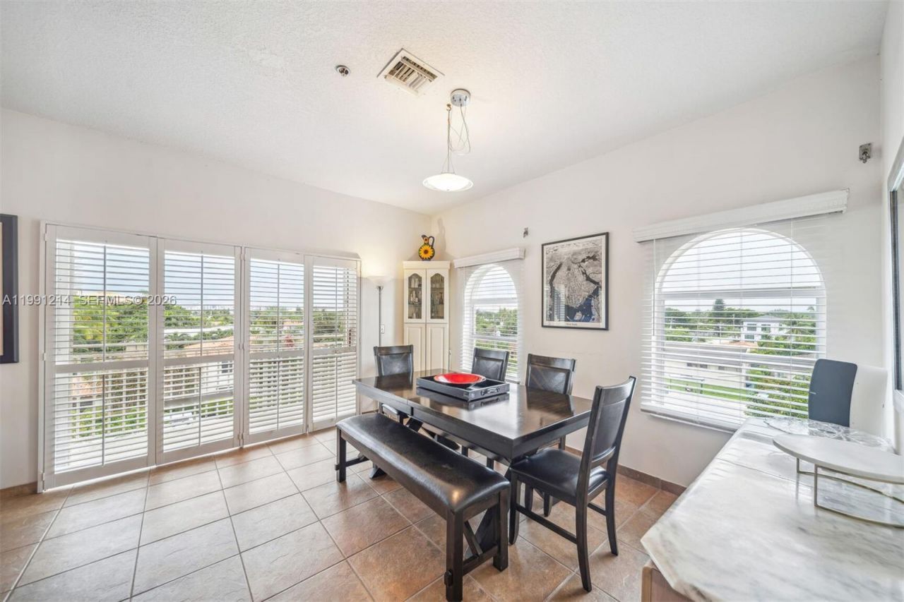 9008 Collins Ave, Unit 402, Surfside, FL 33154 Photo