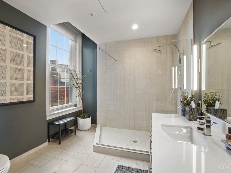 813 Broadway Street, Cincinnati, OH 45202 Photo 29