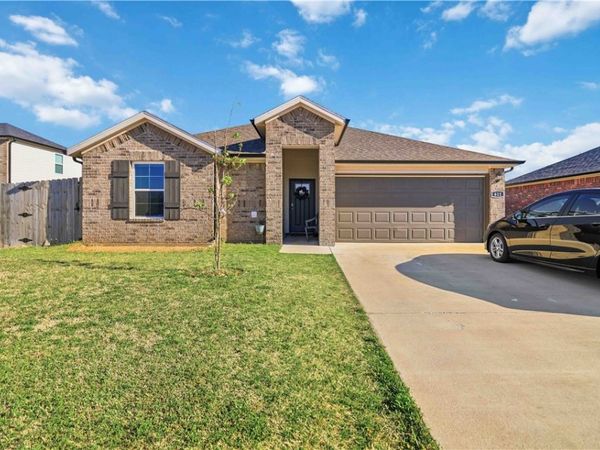 611 W Cattleman Court , Siloam Springs, AR 72761