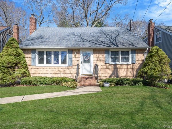 95 Horton Drive , Huntington Station, NY 11746