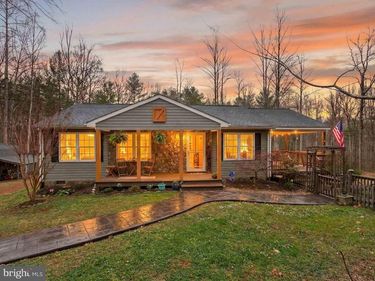 2586 W HOOVER ROAD , HAYWOOD, VA 22722