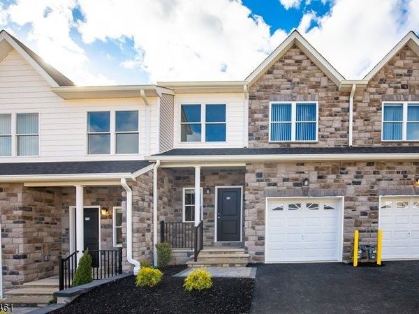 40 Arlene Ct, Parsippany-Troy Hills, NJ 07950