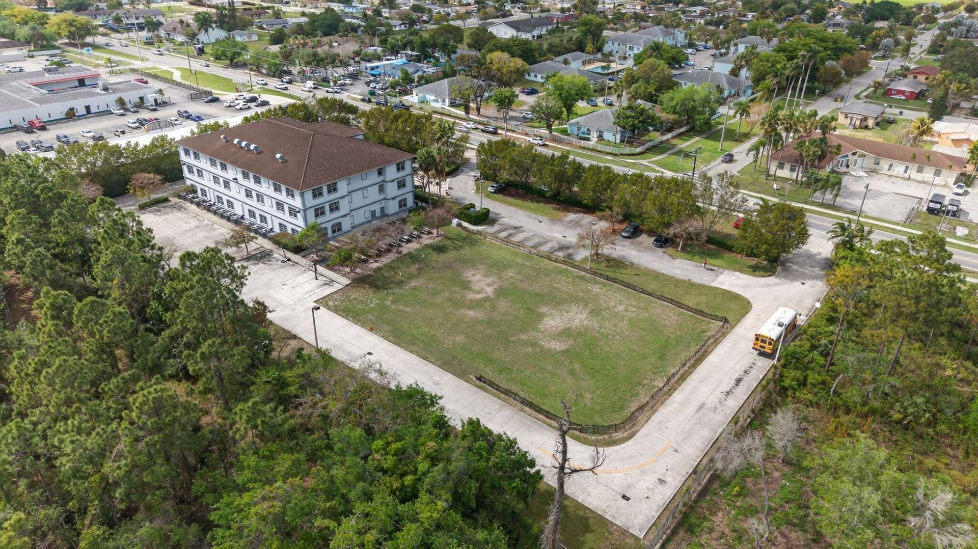 713 W Palm Drive, Florida City, FL 00000 Photo