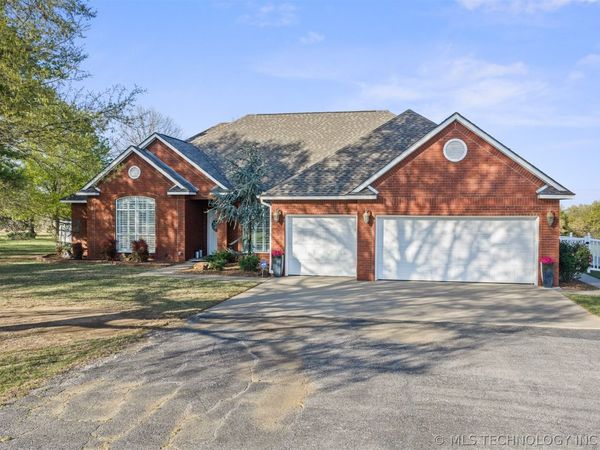 411 Smoking Oaks Drive, Ardmore, OK 73401
