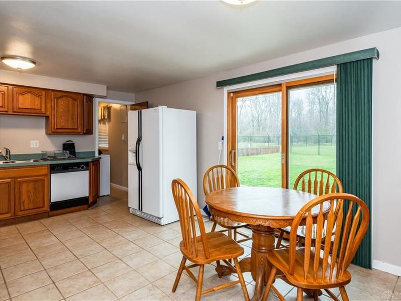 6501 Stonehurst Drive, Huber Heights, OH 45424 Photo 9