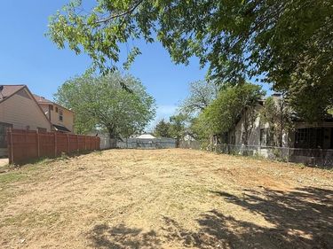 2315 W Lovers Lane, Dallas, TX 75235